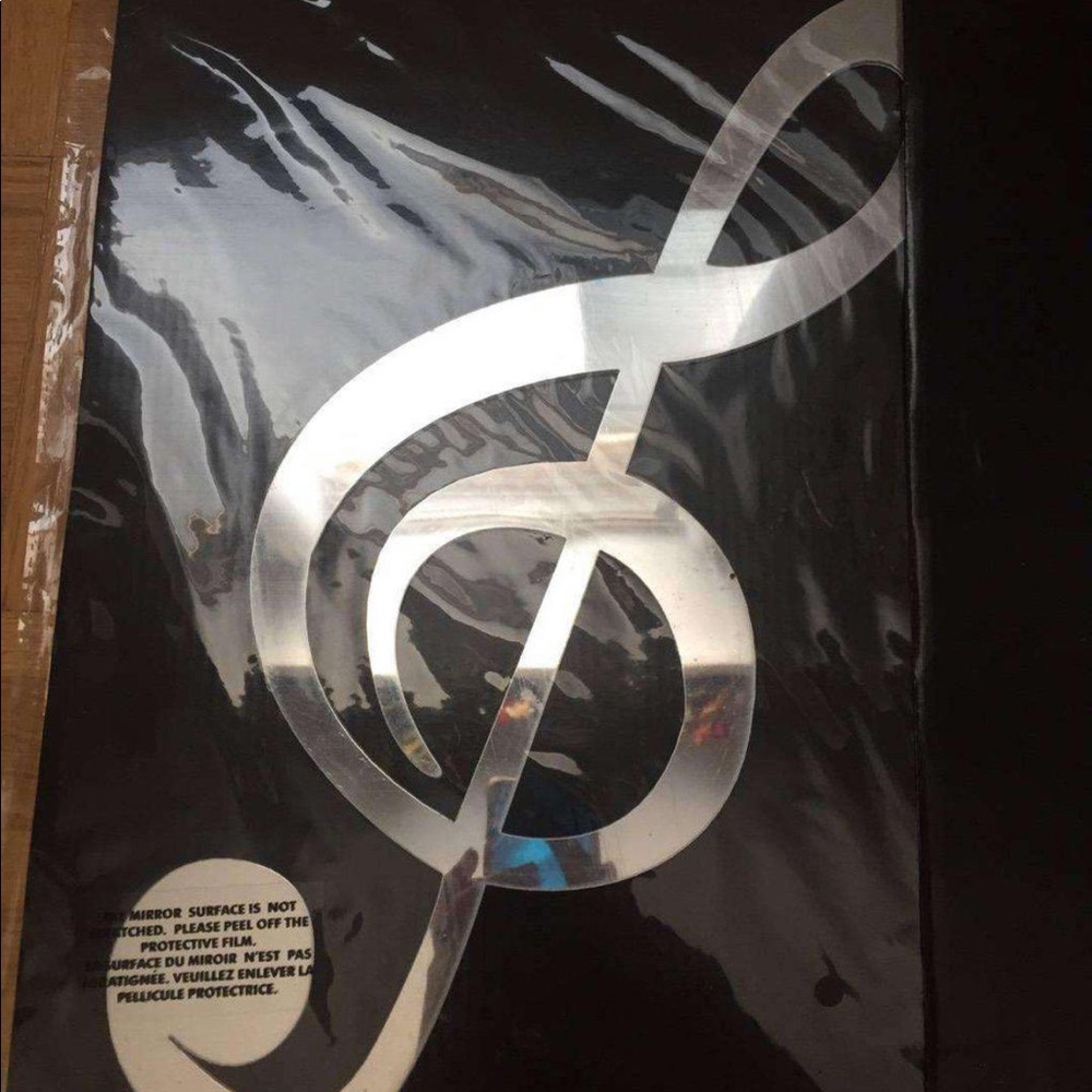 Self-adhesive “mirror” - treble clef